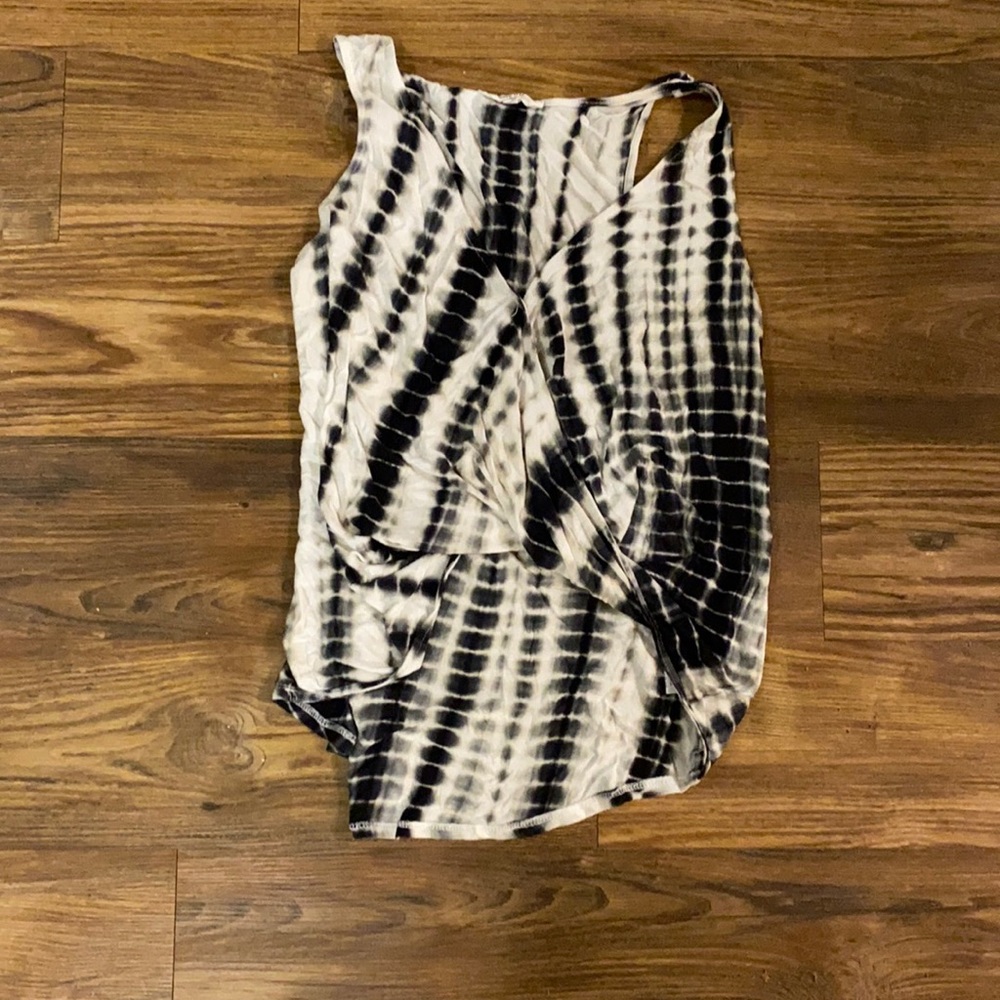 Love Tree tie-dye tank top with long back and shorter front!